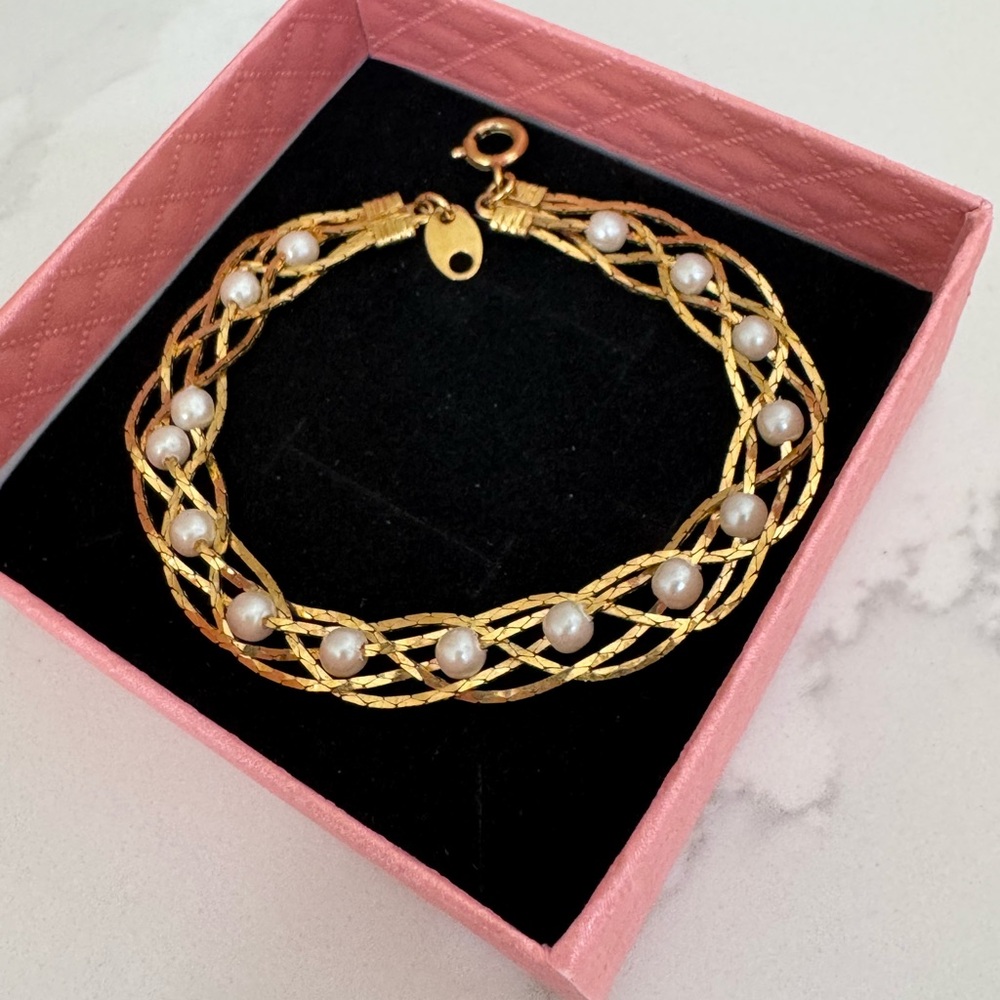 Women Jewelry/Bracelet. Gold Tone Braided Bracelet with Faux Pearls. 7 inches